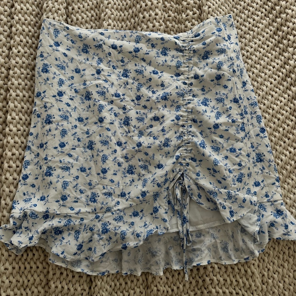 Sinched floral mini skirt